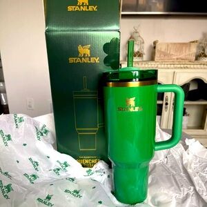 🍀 Stanley 40 OZ The St. Patrick’s Day Shamrock Green Quencher Tumbler 🍀